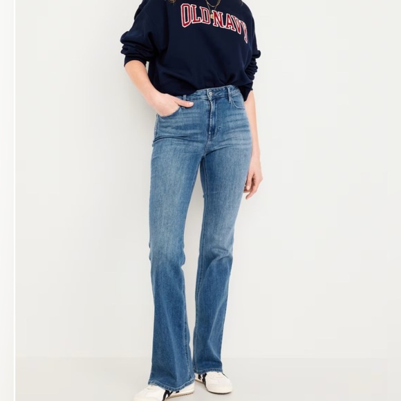 Old Navy Women’s High-Waisted Wow Flare Jeans - Size 6 - Picture 1 of 4